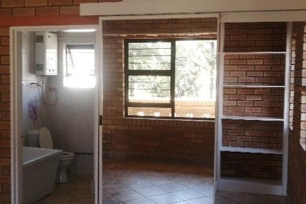 Have a look at this spacious apartment/cottage available in the sort after Randhart Alberton area.

The cottage has lots of light ...