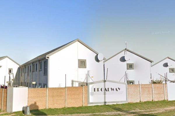 This sale is Subject to Confirmation by the parties involved
Section 67 of plan 14/1996
Extent 36m2 
Levies Approx. R1 450
Sectional ...