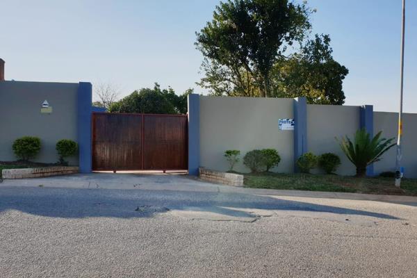 RE/MAX Border presents to you a very beautiful house in Fort Gale Mthatha.
Property features:
- 5 spacious bedrooms with built-in ...