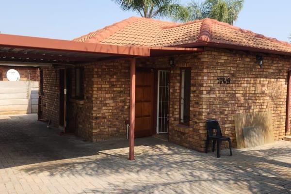 Beautiful House for sale in Ekklesia. East Lynne Pretoria for sale. 
This house give ...