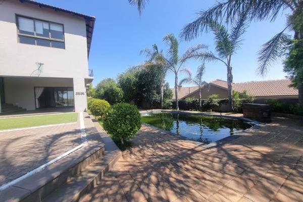 This is a functional family house with beautiful garden and greenbelt next to house.  When entering the house you find the double four ...