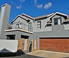 Townhouse for sale in Woodland Hills Bergendal