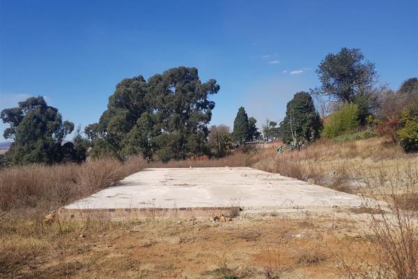 This vacant land is located in Mooi River's residential area, close to schools, shops and churches. There are building plans ...