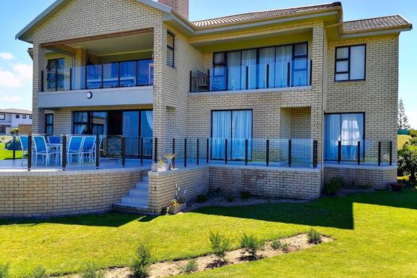 “In collaboration with Jaco Fourie Properties” - Experience your dream home in Mossel Bay Golf Estate, where luxurious living meets ...