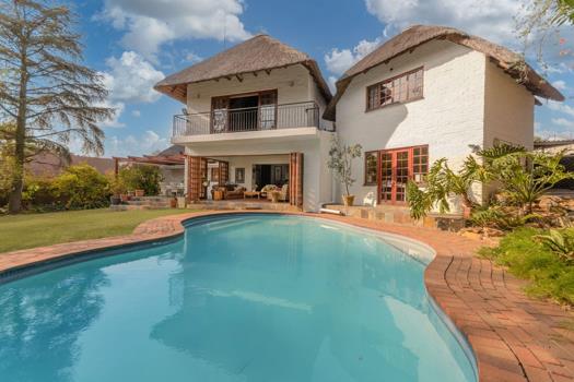 4 Bedroom House for sale in Douglasdale