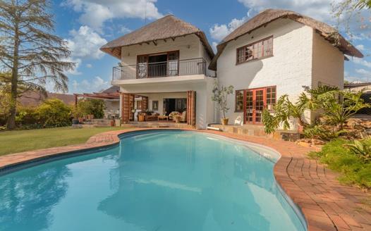 4 Bedroom House for sale in Douglasdale