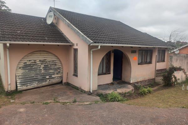 A 3bedroom home in a good area at kwandengezi (e Pitoli)
This house needs some TLC 
Solid cement driveway to a single garage
Open ...