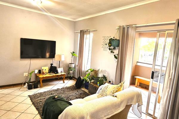 Very neat 1st floor unit available (no unit on top). Sole Mandate.

Situated in the very secure Eco Park Estate, Centurion.  

Open ...