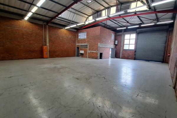 The unit is situated within a secure access controlled industrial park.

The unit consists of a large workshop, office block and ...