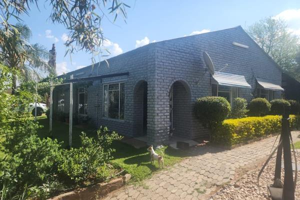 Beautiful and Versatile 2,4ha farm near Brits. - Ideal for Living, Income and Expansion!
Nestled just 8 km from Brits towards ...