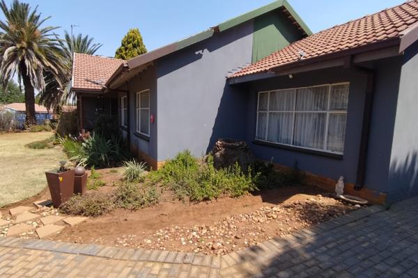 This Bedroom House in, Klerksdorp – Ideal for Young Investors

One Bedroom consists of a wooden floor and the other two Bedrooms ...