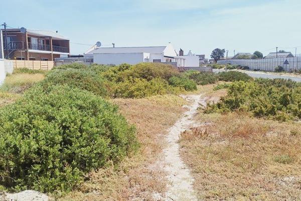 This is a rare to find plot situated a street away from the beach situated in the Langebaan North area also known as Seebriespark in ...