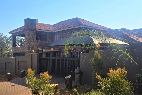 This unique property offers: 
3 bedrooms 
2 bathrooms 
2 living areas               
1 braai   
2 garages   
ample parking ...