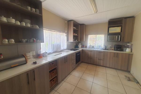 2.5 Hectars....
Horse Stalls and A Serine View Over The Entire Plot
3 Bedrooms and A Bathroom
Lounge, Dining With A Beautiful ...