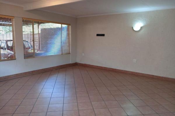 This neat garden apartment offers 2 bedrooms with BIC, 1 full bathroom with bath, shower, basin and toilet, a living area and kitchen ...