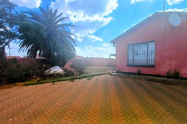 Calling all buyers from R280 000-R350 000 to view and negotiate!

Dreaming of a cozy, affordable home with ample outdoor space? Look no ...