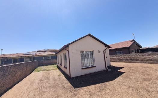 3 Bedroom House for sale in Vanderbijlpark CE 4