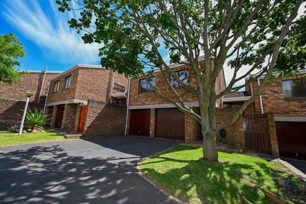 This 3 bedroom duplex is situated in Meerlust gated complex and also offer a study that can be used as 4th bedroom.  The spacious ...