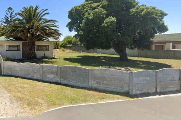 PRICE : R1 995 000 - PER PLOT
Each plot measuring approximately 875 sq/m
Discover a ...