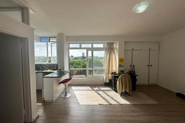 Modern Studio Apartment in Roselyn Gardens, Rondebosch

Welcome to your new home in Roselyn Gardens! 

This stylish studio ...