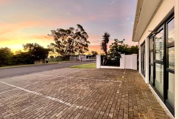 This 36sqm office is located in the heart of Somerset West business hub, Audas Estate. ...