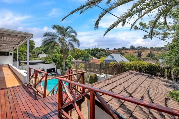 This property in Melville offers excellent potential both as a residence and an investment opportunity. The main house, with its 3 ...