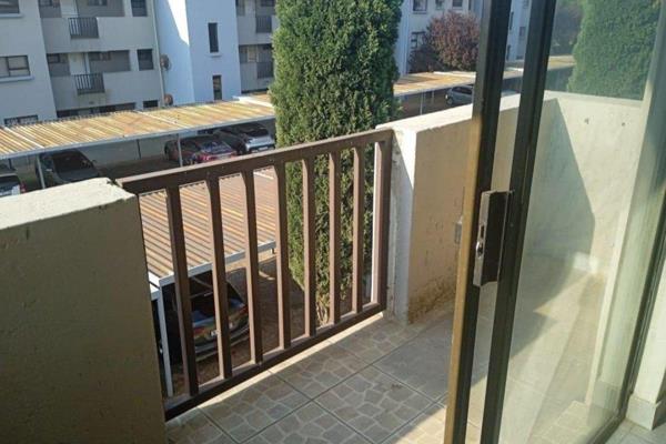 For the first-time buyer or an investor.
It is priced to sell.
Large unit just a few minutes from East Rand Mall.
Very ...