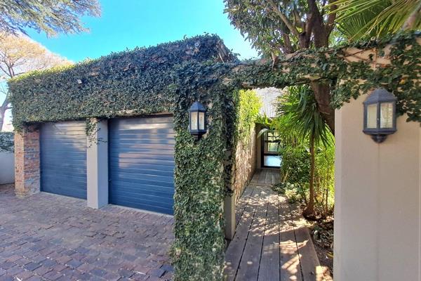 Exclusive Mandate - Charming, stylish, and comfortable family home within walking distance to Craighall Primary School, and many other ...