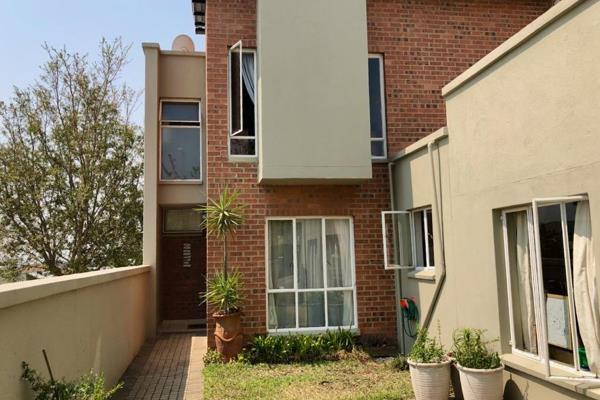 3 Bedroom Townhouse To Let in Security Complex

GOLF VIEW ESTATE

Lease Term:  12 Months
Available:  1 January 2025

This property ...