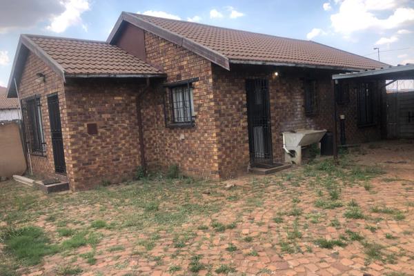 Nice facebrick family home that offers 2 bedrooms, 1 separate bathroom and toilet, open plan lounge and kitchen, double carport, fully ...