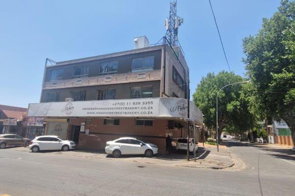 This 750m2 multi-level building, set on a 248m2 stand, is an excellent investment ...