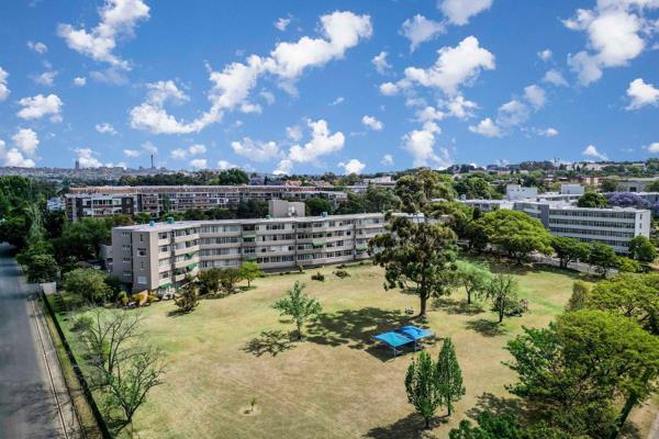 If you’re seeking the Melrose and Birdhaven lifestyle in a secure, lock-up-and-go setting, this spacious 176m2 apartment is a perfect ...