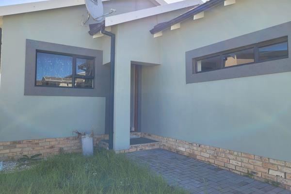 This stylish and well-maintained home in the heart of Overbaakens offers comfortable ...
