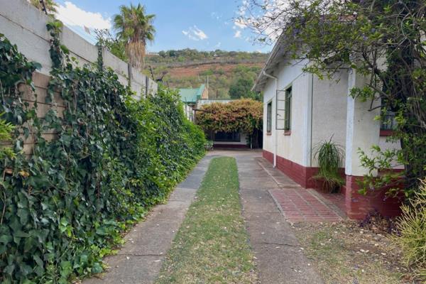 A rare find filled with potential and charm. The perfect project for the avid renovator.

Located in Soutpansberg Road, Rietondale ...