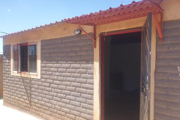 Rdp for rental at Lotus Gardens 

R3500pm

1 Bedroom 
Open plan kitchen and lounge 
Bathroom
Carport for 2 cars
Well secured
Outside ...