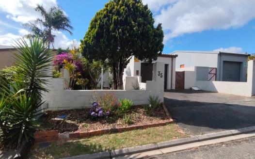 2 Bedroom House for sale in St Dumas