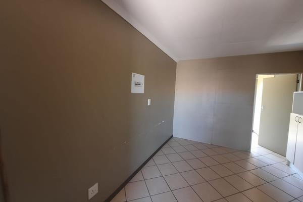 Bachelor apartment converted to a 1 bed
This unit offers - 
Open plan kitchen
tiny ...