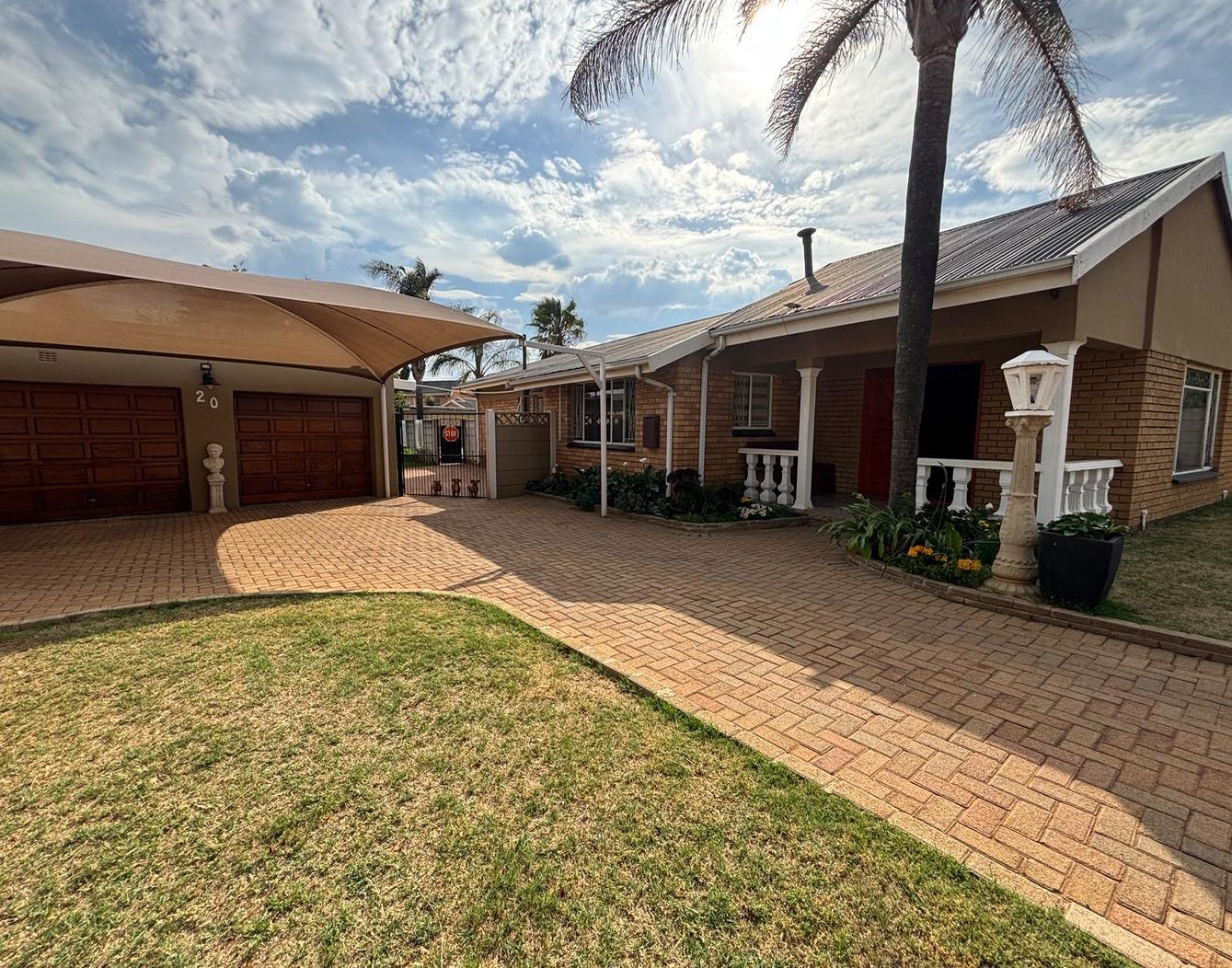 3 Bedroom House for sale in Witpoortjie - P24-115171827