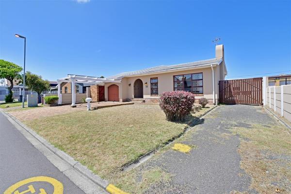 Charming Retro Gem with Endless Potential! 

Step back in time with this well-preserved 3-bedroom house, a true retro treasure that ...