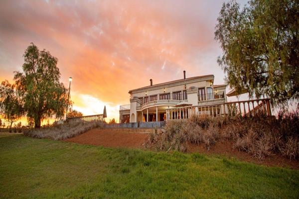 Welcome to Riverside Retreat, where luxury living meets the serenity of nature, nestled along the scenic Vaal River just 45 minutes ...