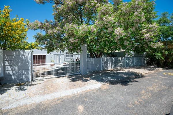 Welcome to this delightful 2-bedroom home, perfectly located in the popular Bernadino Heights. This fully enclosed property offers ...