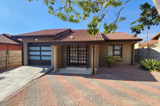 2 Bedroom House for sale in Seshego H