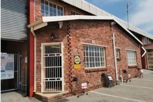 Mini factory situated in Anderbolt ,Boksburg.
This well maintained mini - factory in a secure business park  in Anderbolt in ...