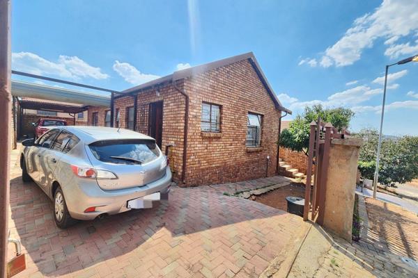 Spacious 3 Bedrooms, 2 Bathrooms House for Sale at Kalafong Heights in Atteridgeville

Located just a few metres from Attlyn Mall, this ...