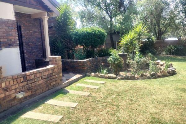 A charming, well-maintained family home awaits you in the sought-after Glen Marais ...