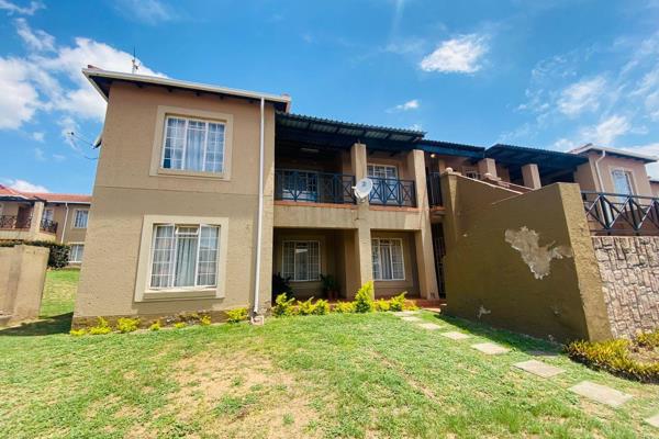 Exclusive sole mandate

This ground Unit is just perfect and ideal for first time buyers.
Spacious  bedrooms, neatly fitted, main bedroom en-suite, open plan kitchen/dining/lounge.
Sunrise Terrace, conveniently located near the newly built Hyper Valley Market Shopping Centre ...