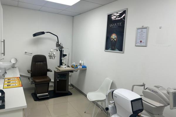 This unit is perfect for an optometrist or dentist, with excellent daily foot traffic ...