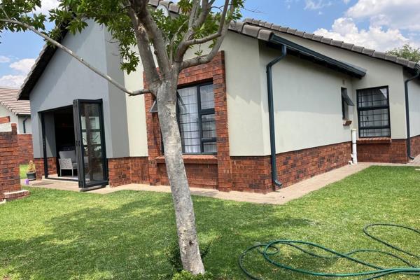 Located in the sought-after Eldoraigne area of Centurion West, this immaculate home is set in a secure estate, offering both comfort ...