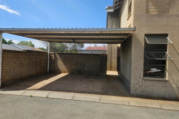 1 bedroom R6000
Pet freindly. Pvt garden. Water and lights charged via meter monthly. ...