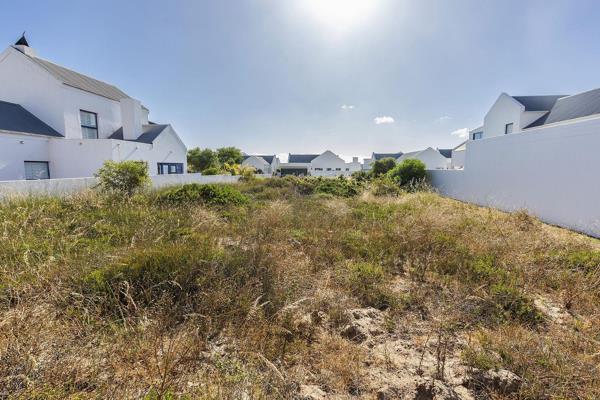 This beautiful 549 square meter stand is situated in Blue Lagoon Estate in Langebaan. ...